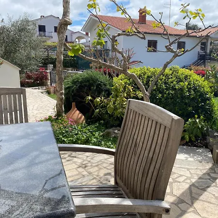 Lodra דירה פולה