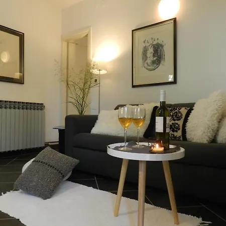 Apartment Lodra *