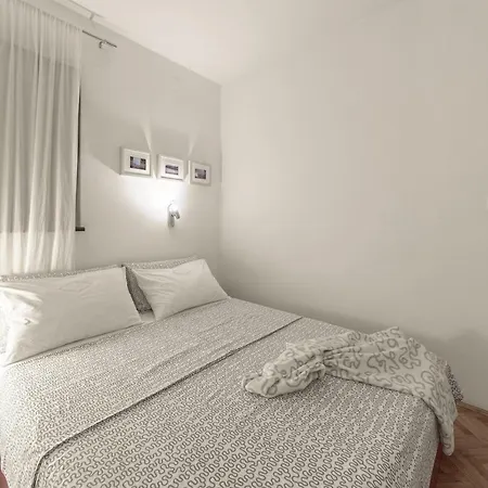 Apartment Lodra *