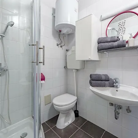 Apartment Lodra *